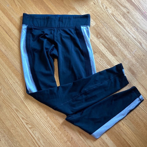 Girls underarmour strip leggings. - Picture 1 of 2